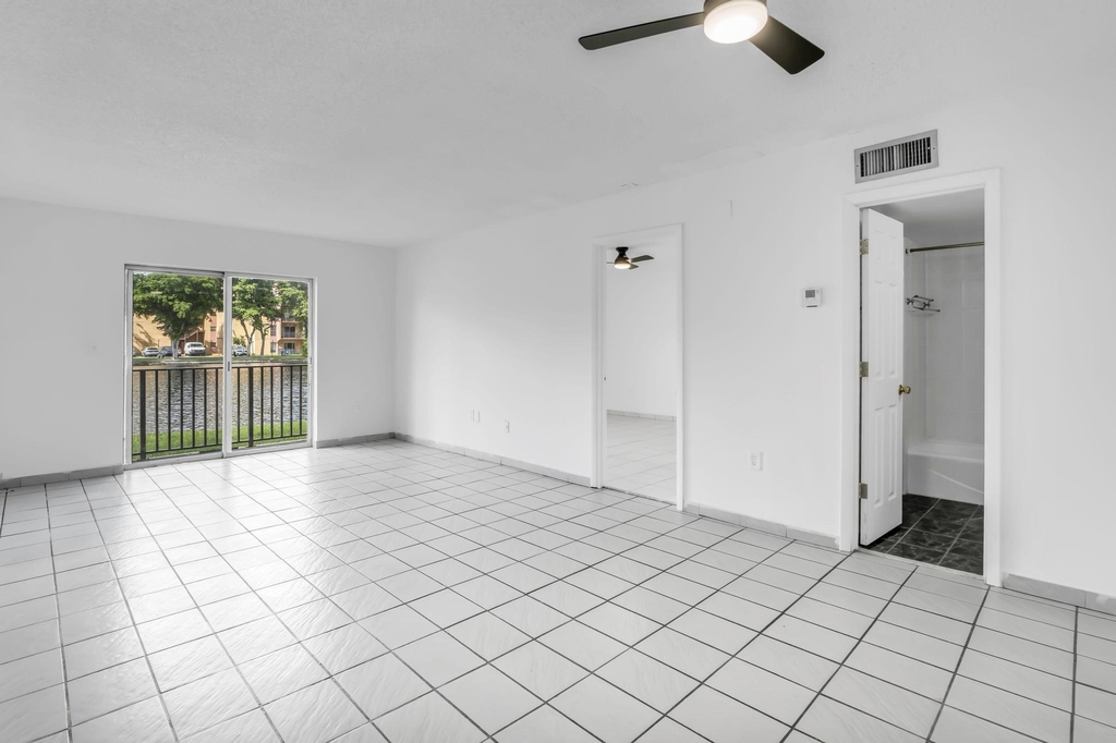 4707 Nw 7th Street - Photo 3