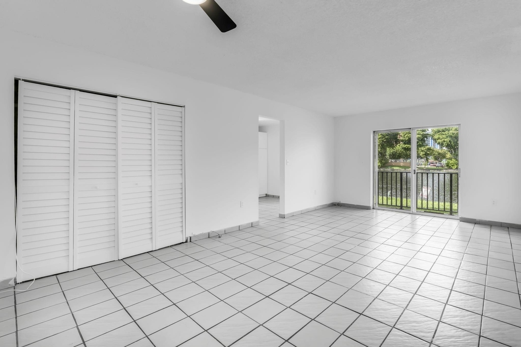 4707 Nw 7th Street - Photo 2