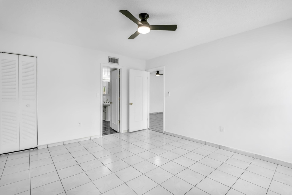 4707 Nw 7th Street - Photo 11