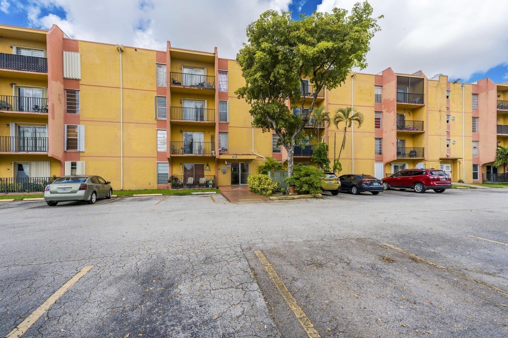 4707 Nw 7th Street - Photo 1