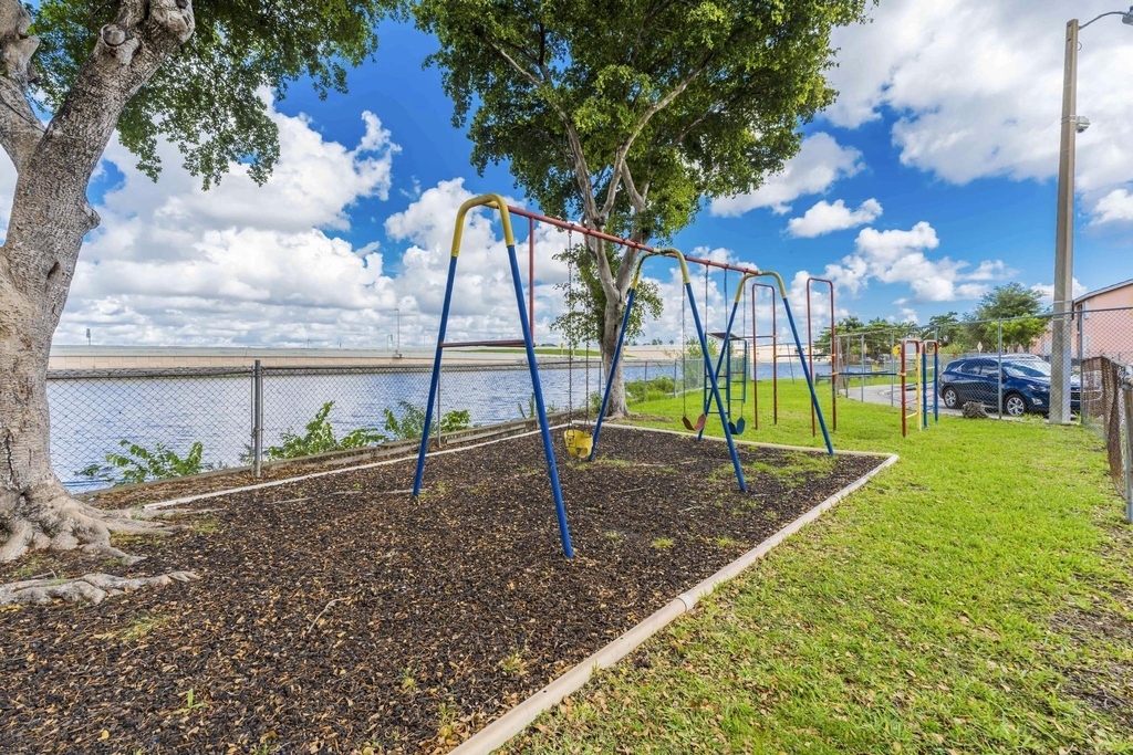 4707 Nw 7th Street - Photo 33