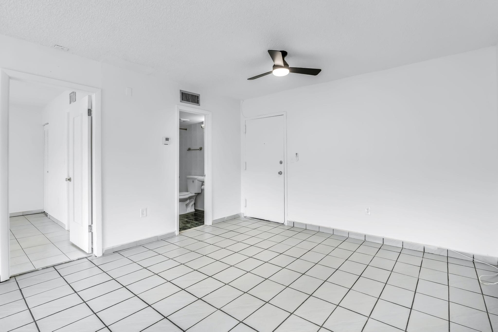 4707 Nw 7th Street - Photo 8