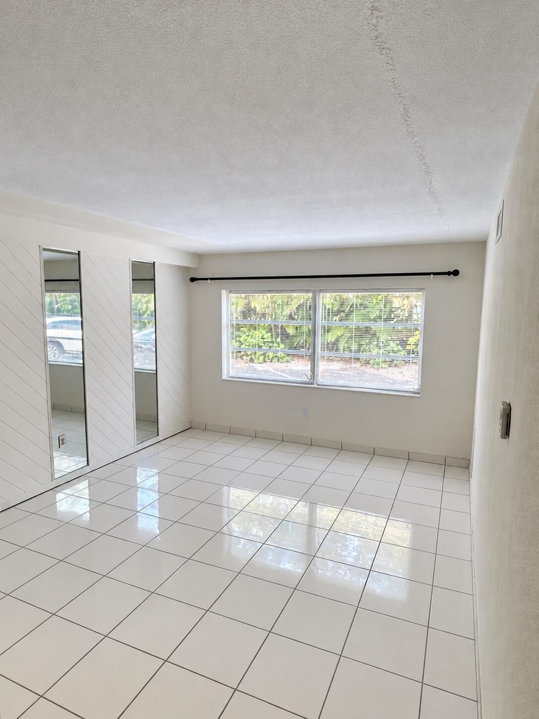 382 E Royal Palm Road - Photo 4