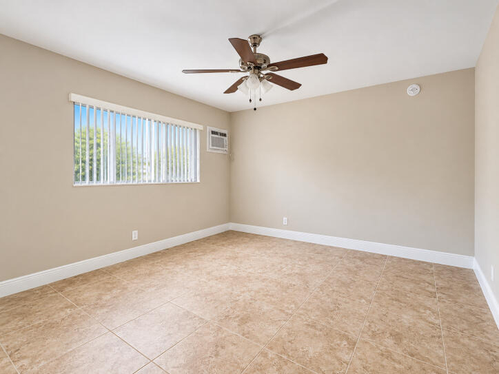 520 Ne 44th Street - Photo 2