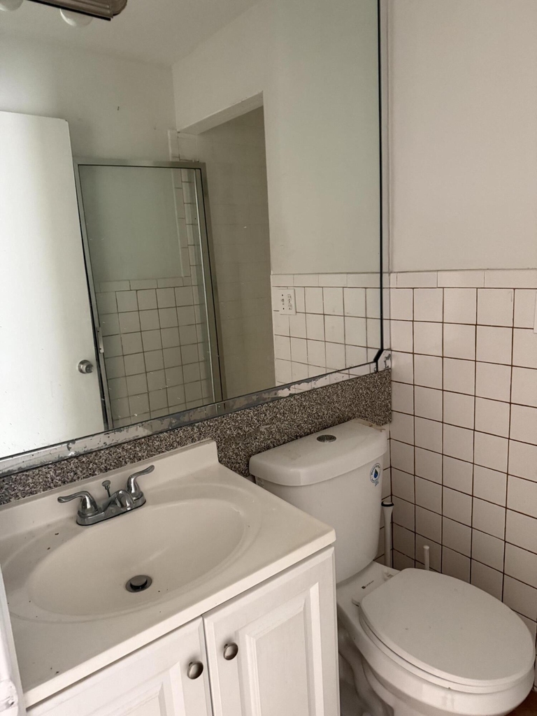 2221 Nw 56th Avenue - Photo 2