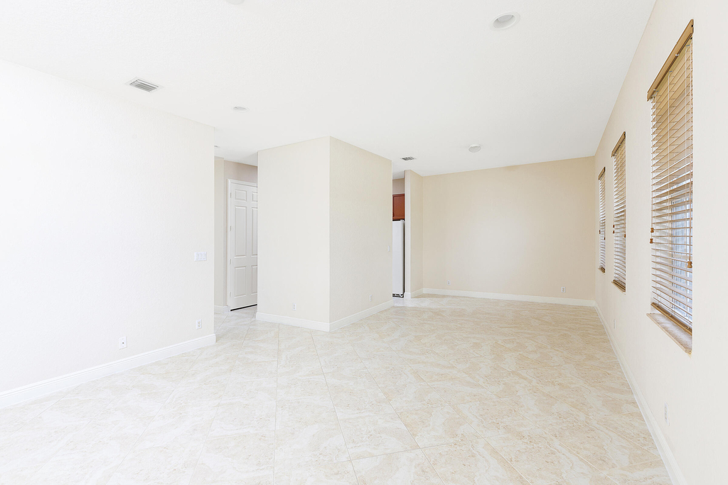 6807 Lakeside Circle N - Photo 5