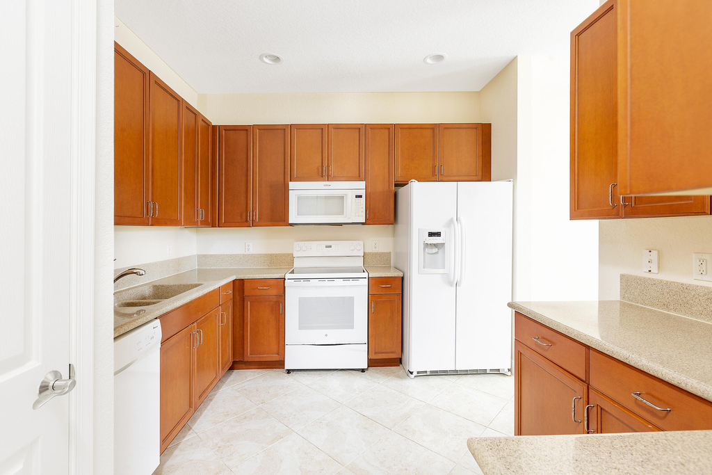 6807 Lakeside Circle N - Photo 8