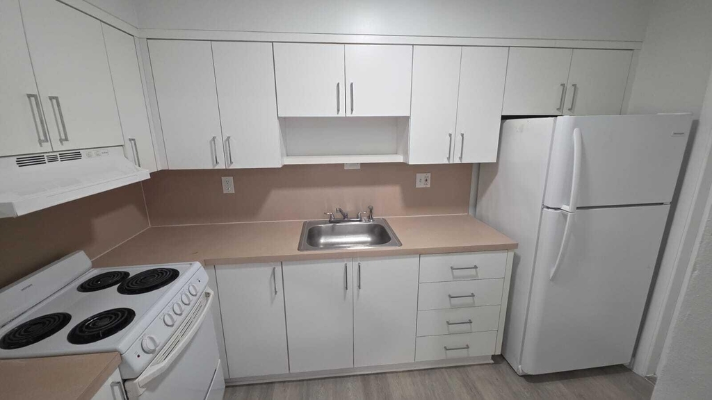 7624 Pembroke Road - Photo 2