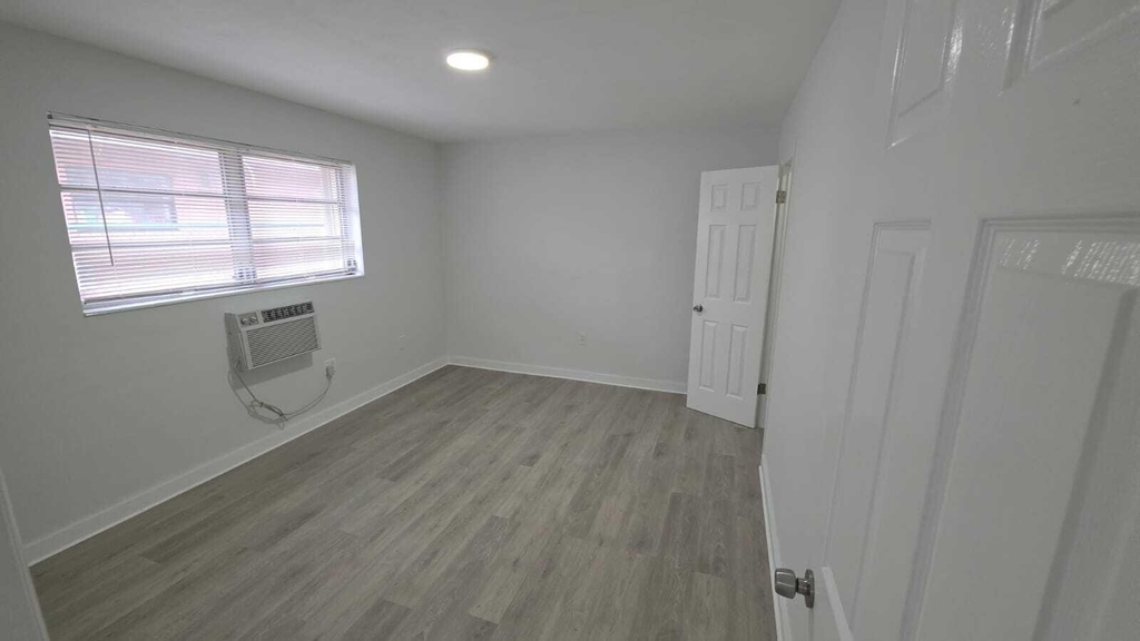 7624 Pembroke Road - Photo 4