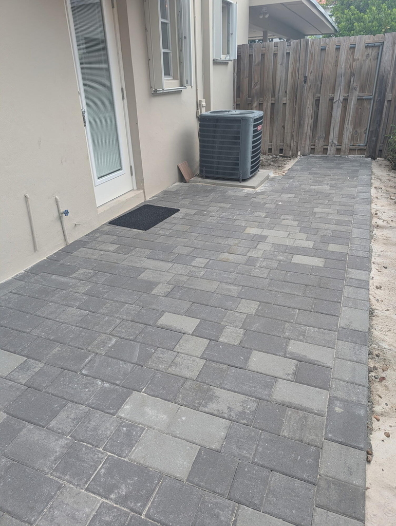 1215 Ne 18th Avenue - Photo 4