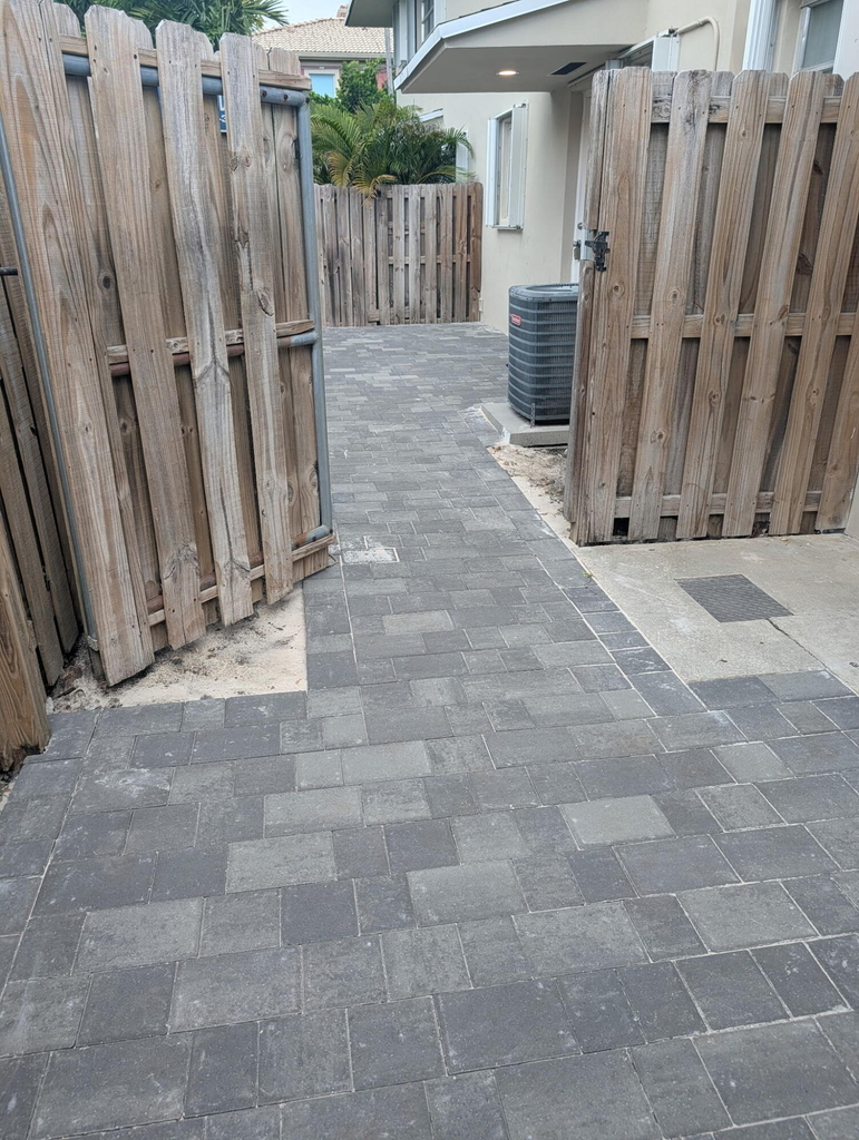 1215 Ne 18th Avenue - Photo 1