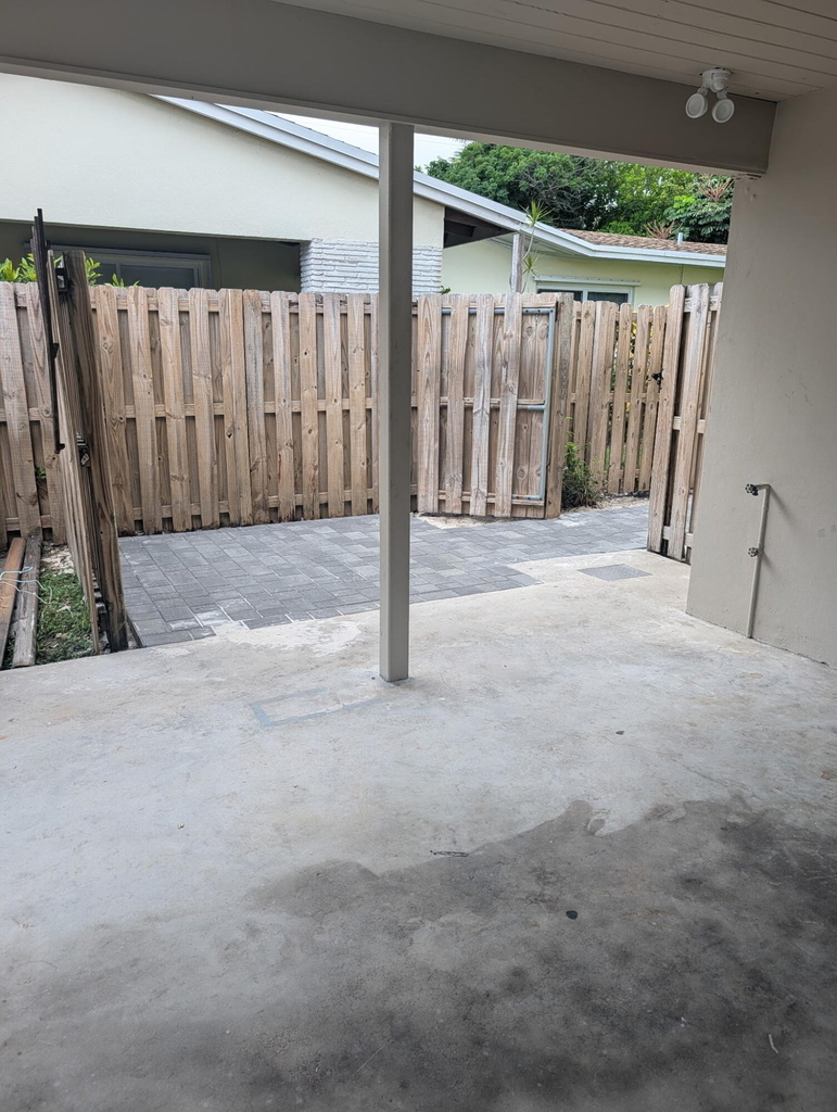 1215 Ne 18th Avenue - Photo 3
