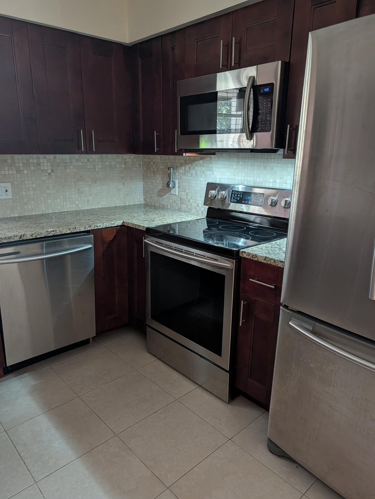 1215 Ne 18th Avenue - Photo 0