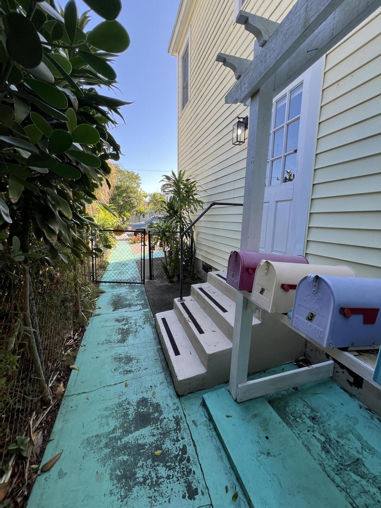 329 N K Street - Photo 2