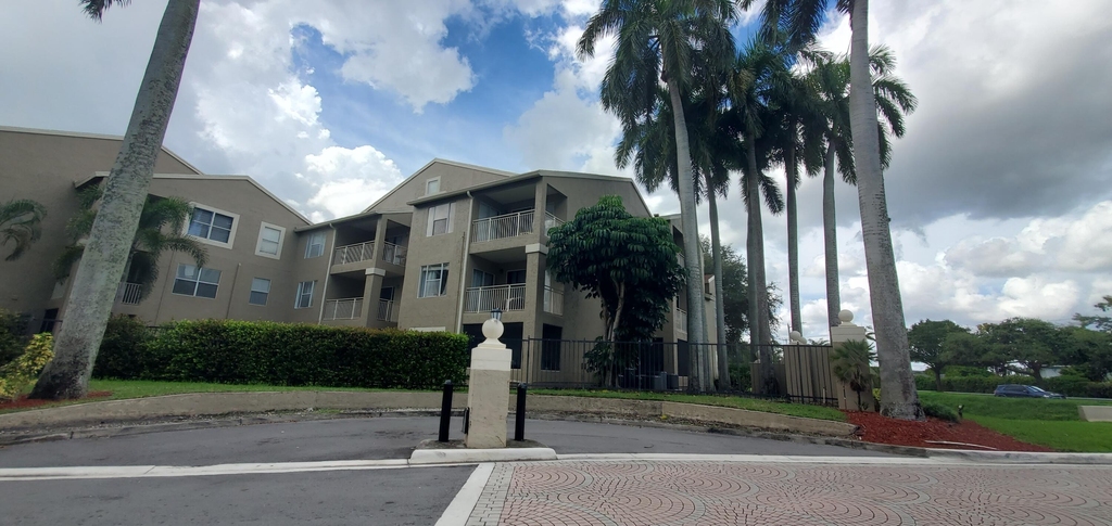 1845 Palm Cove Boulevard - Photo 4