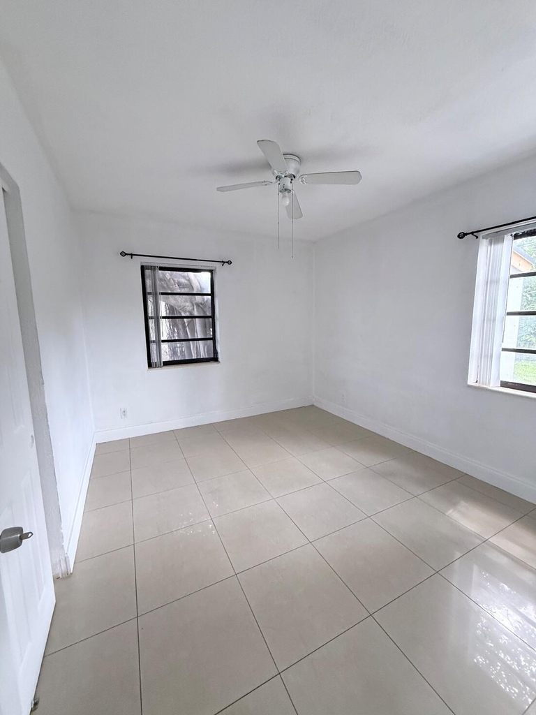 16100 Ne 10th Avenue - Photo 13