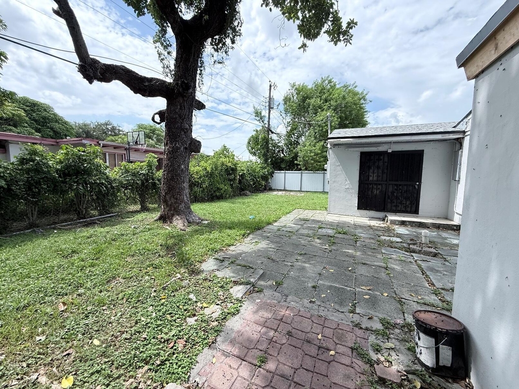 16100 Ne 10th Avenue - Photo 21