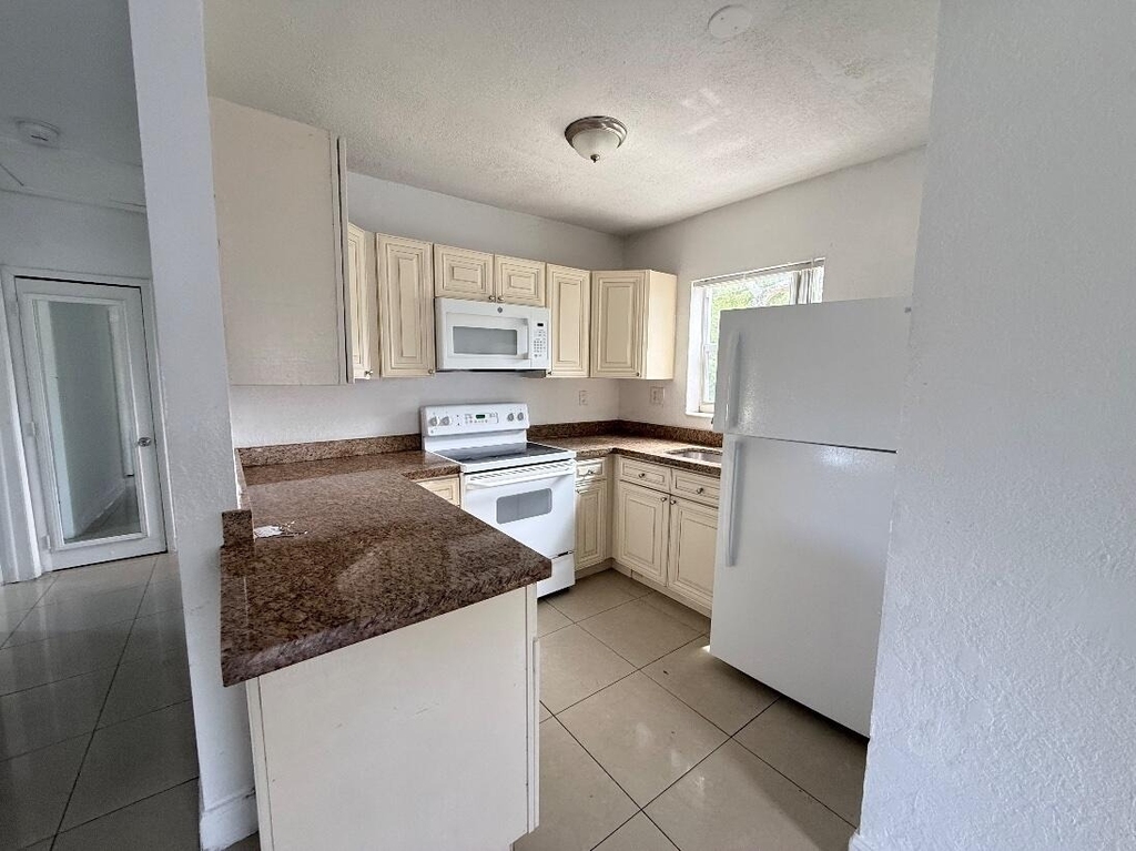 16100 Ne 10th Avenue - Photo 7