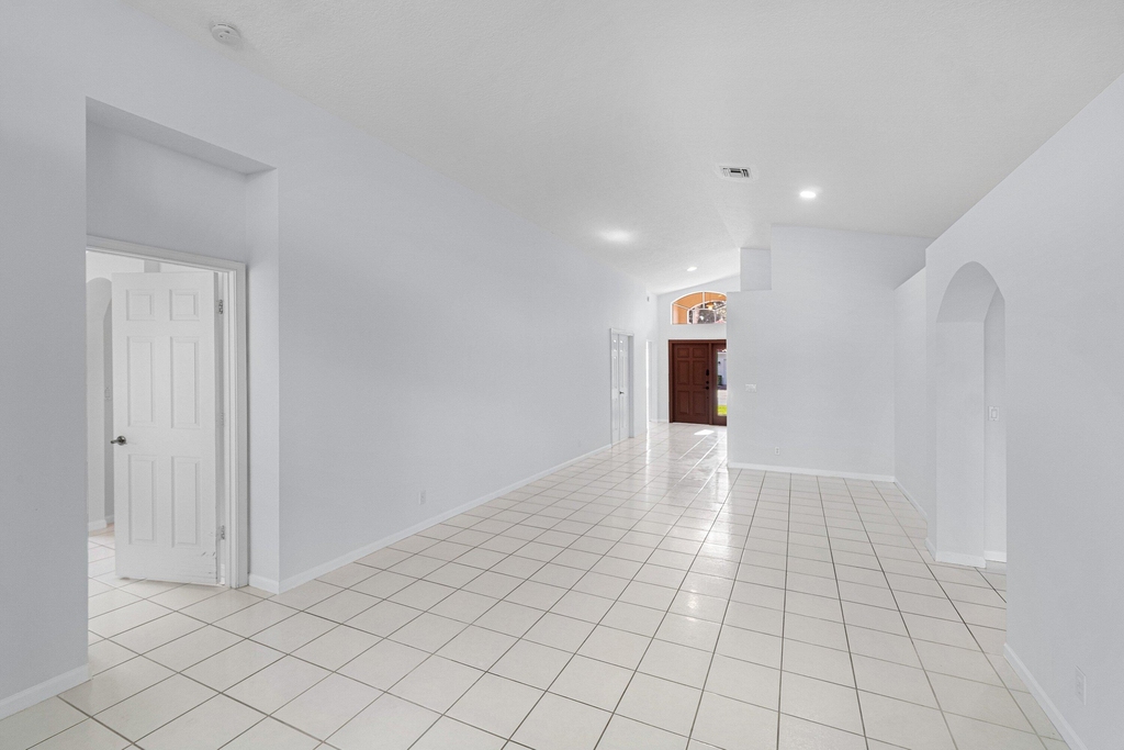 5737 Royal Club Dr. Drive - Photo 5