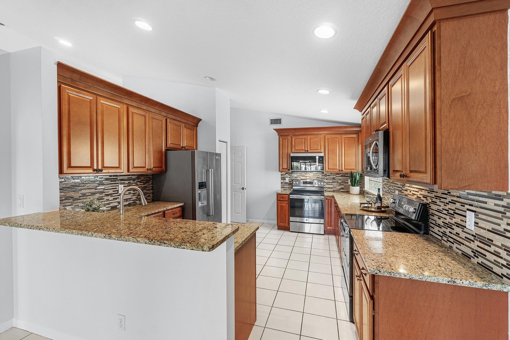 5737 Royal Club Dr. Drive - Photo 10