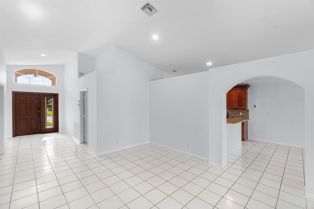 5737 Royal Club Dr. Drive - Photo 7