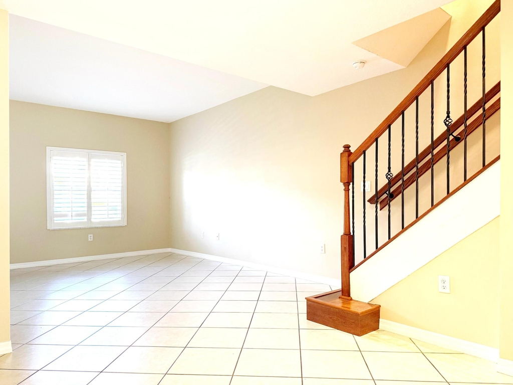 975 Sw 143rd - Photo 1
