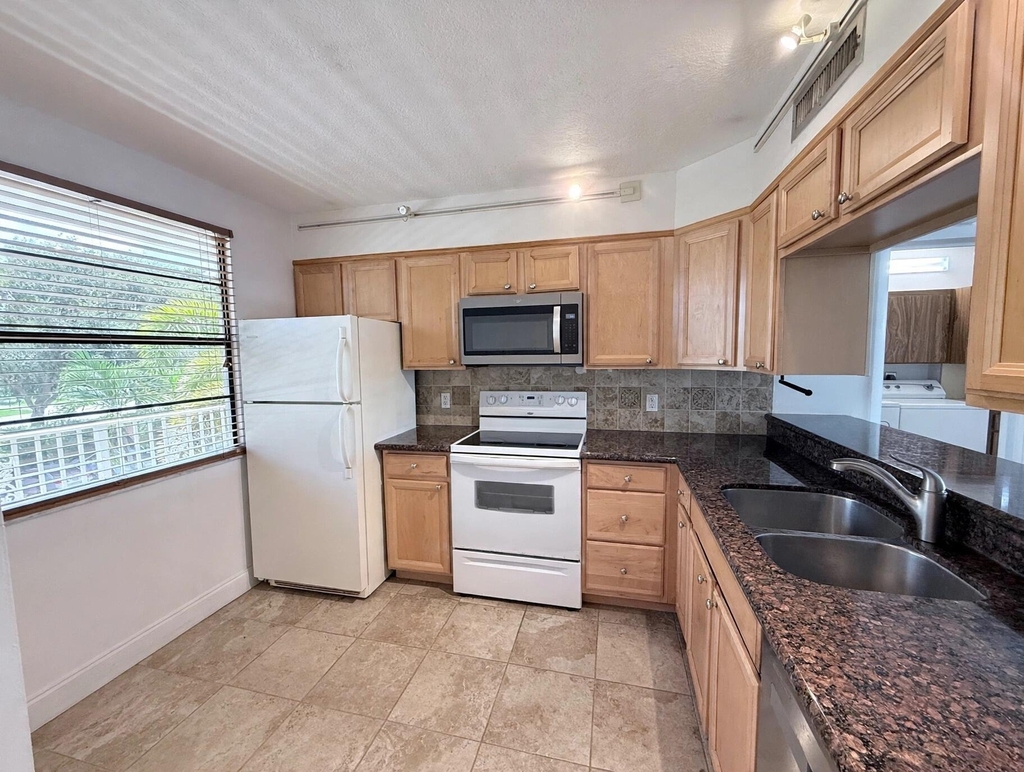 6025 Balboa Circle - Photo 3
