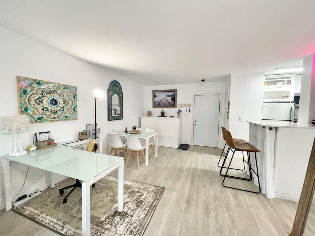 3000 Riomar Street - Photo 3