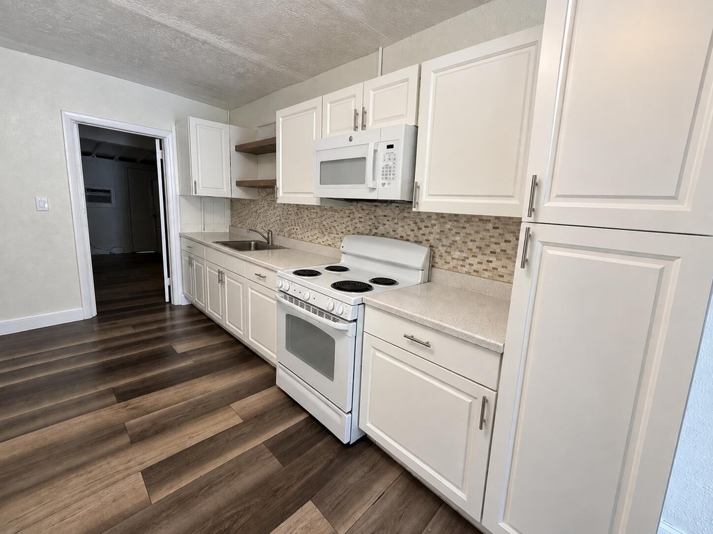 2219 Wilson Street - Photo 2