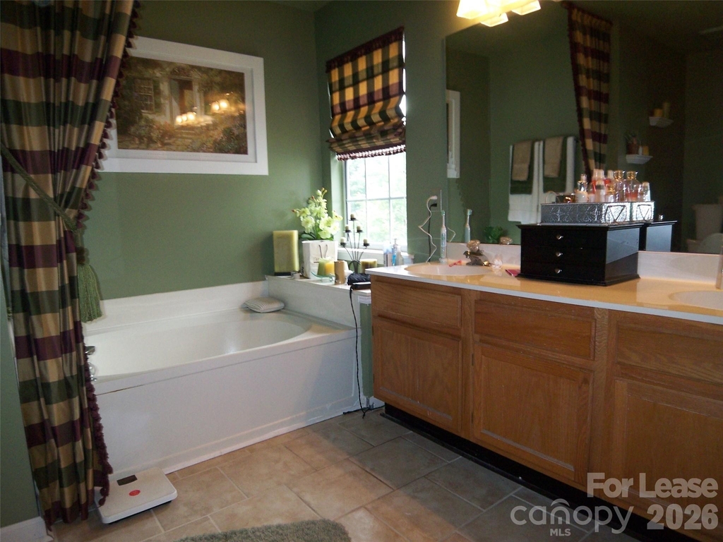 6010 Kenmore Lane - Photo 5