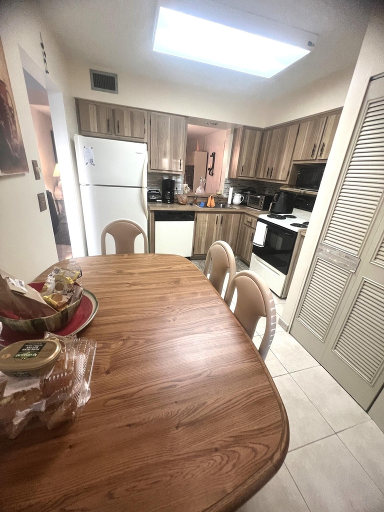 480 Nw 76th Avenue - Photo 7
