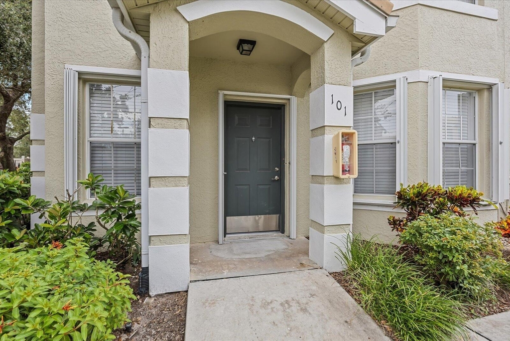128 Sw Peacock Boulevard - Photo 1
