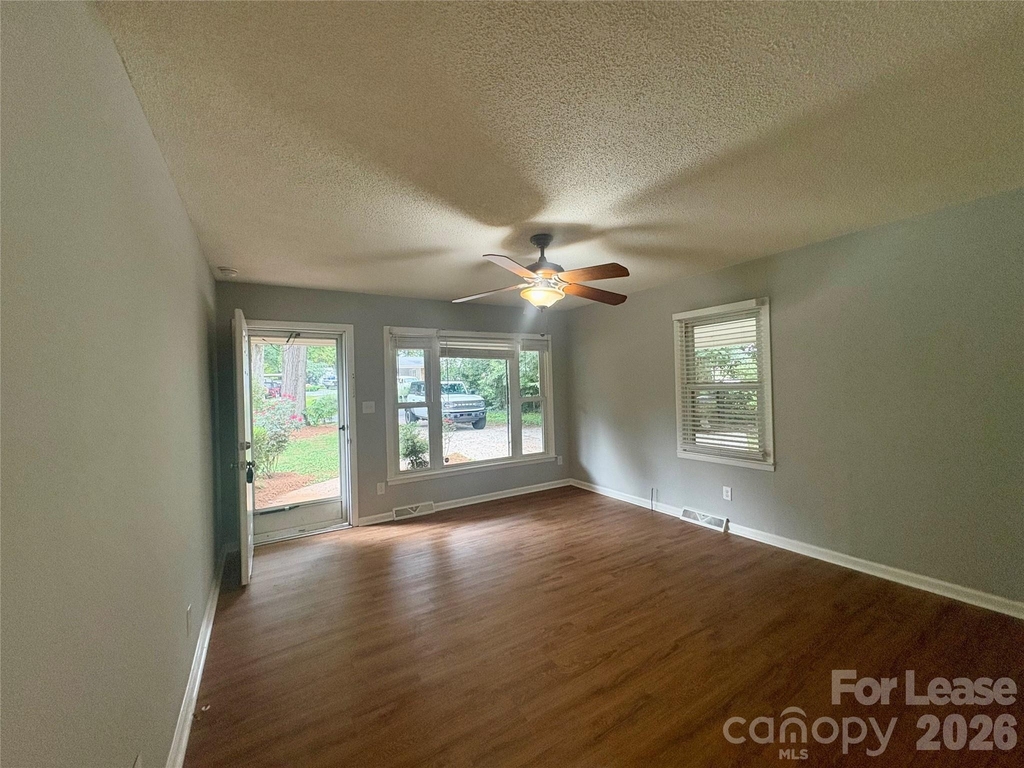 109 Holly Drive - Photo 2