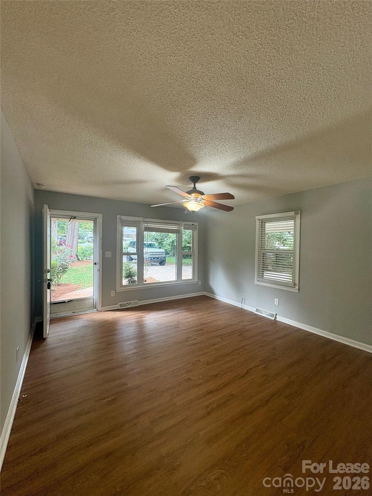 109 Holly Drive - Photo 4