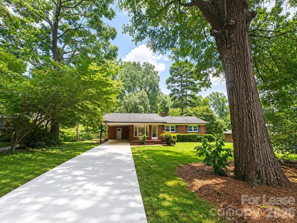 109 Holly Drive - Photo 0