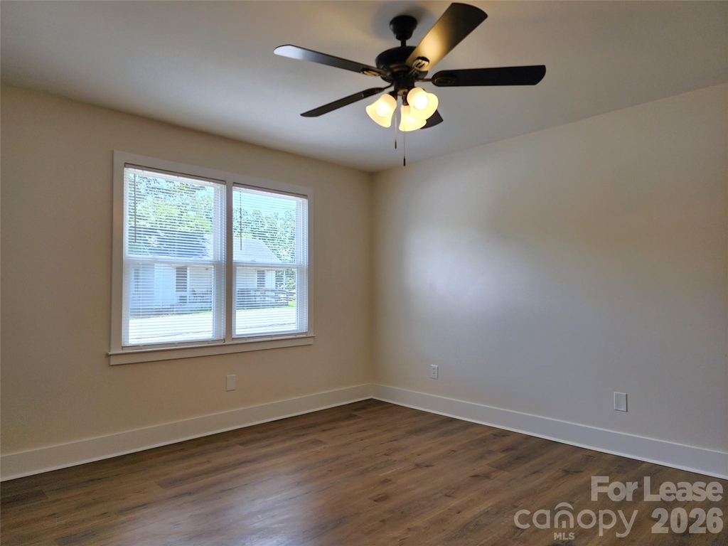 315 Hamilton Drive - Photo 10