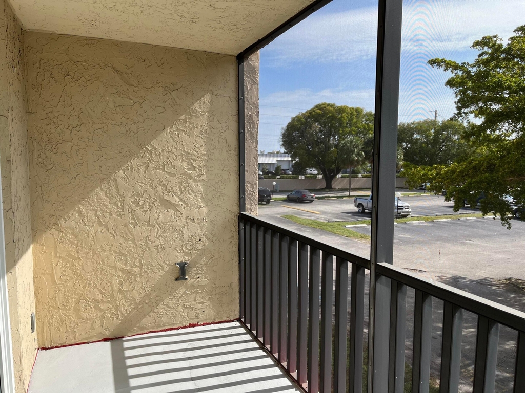 2830 Somerset Drive - Photo 14