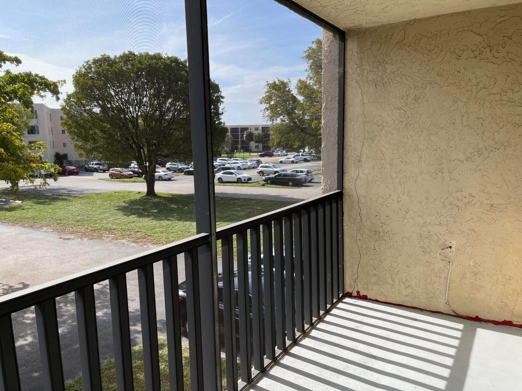 2830 Somerset Drive - Photo 15