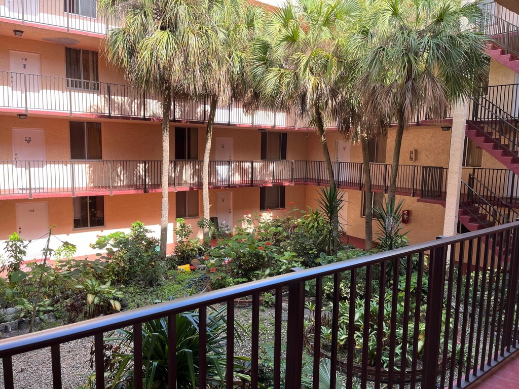 2830 Somerset Drive - Photo 16