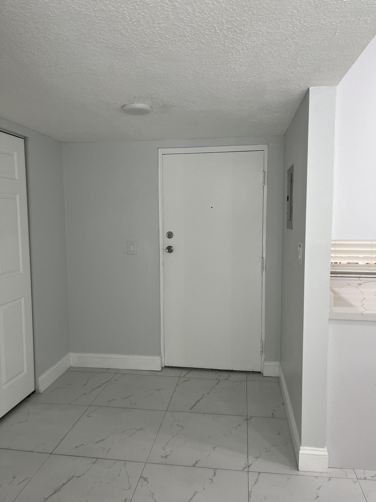 2830 Somerset Drive - Photo 5