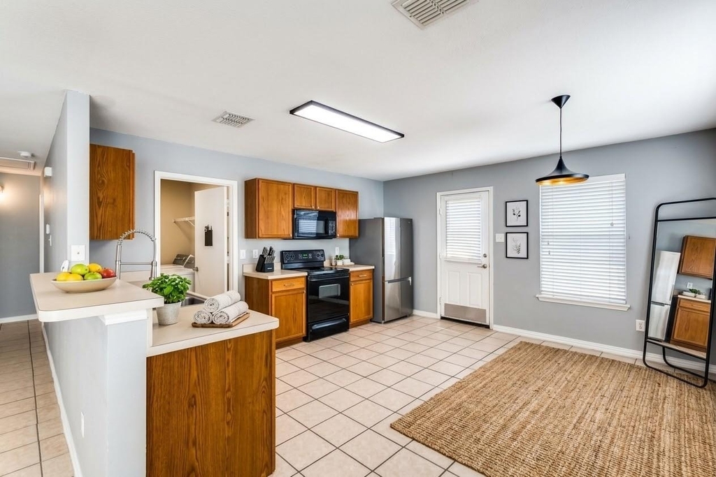 1409 Ash Street - Photo 8
