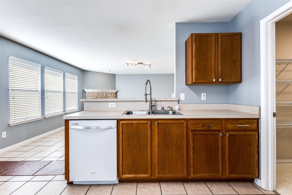 1409 Ash Street - Photo 9