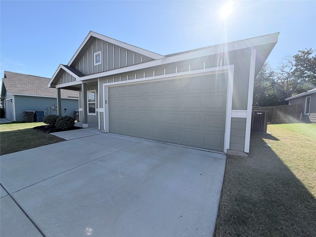1717 Round House Lane - Photo 1