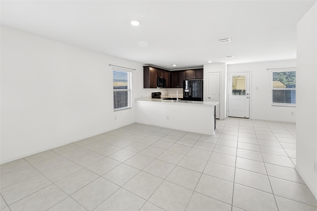 1380 Beach Drive - Photo 3