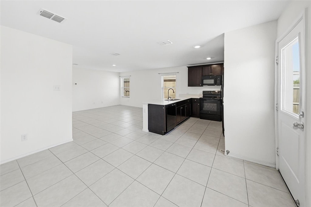 1380 Beach Drive - Photo 6