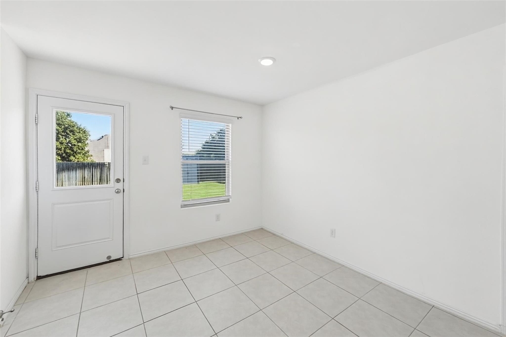 1380 Beach Drive - Photo 7