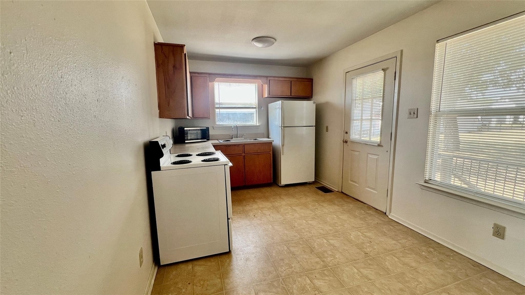 115 N Denton Street - Photo 4