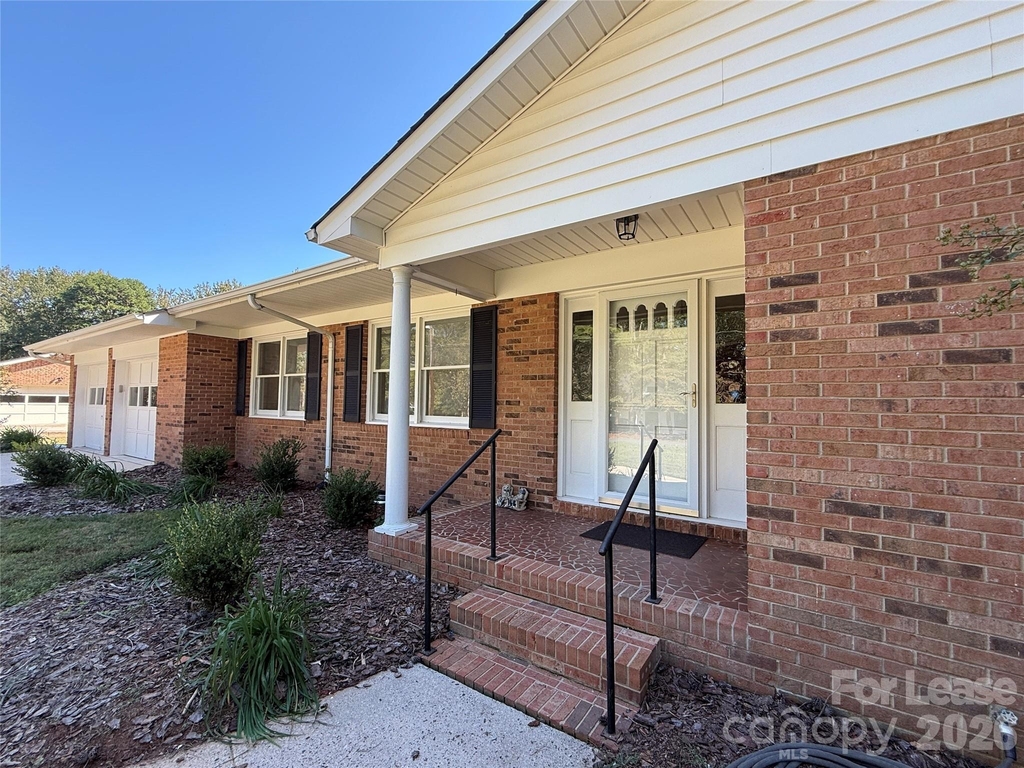 8806 Crestwood Drive - Photo 2
