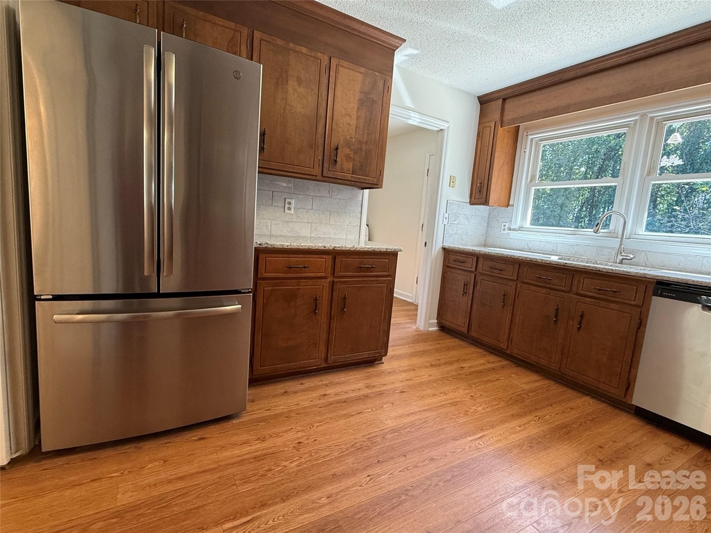 8806 Crestwood Drive - Photo 15