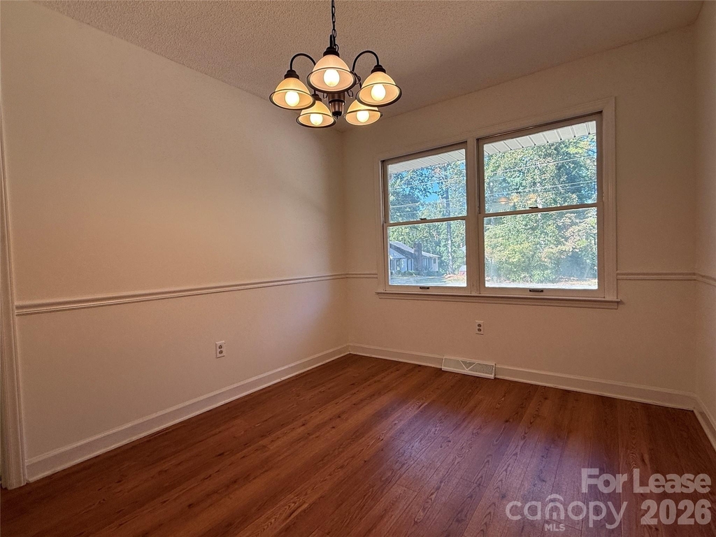 8806 Crestwood Drive - Photo 14